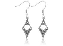 Paire de bijoux d'oreille argentés pendentif losange