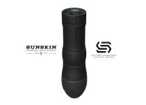 Machine sunskin concept tattoo noir avec le logo de la marque à sa droite. 